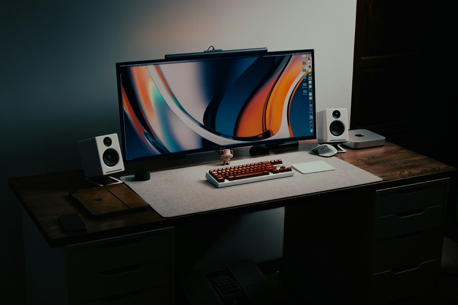 monitor light bar providing glare free desk lighting setup