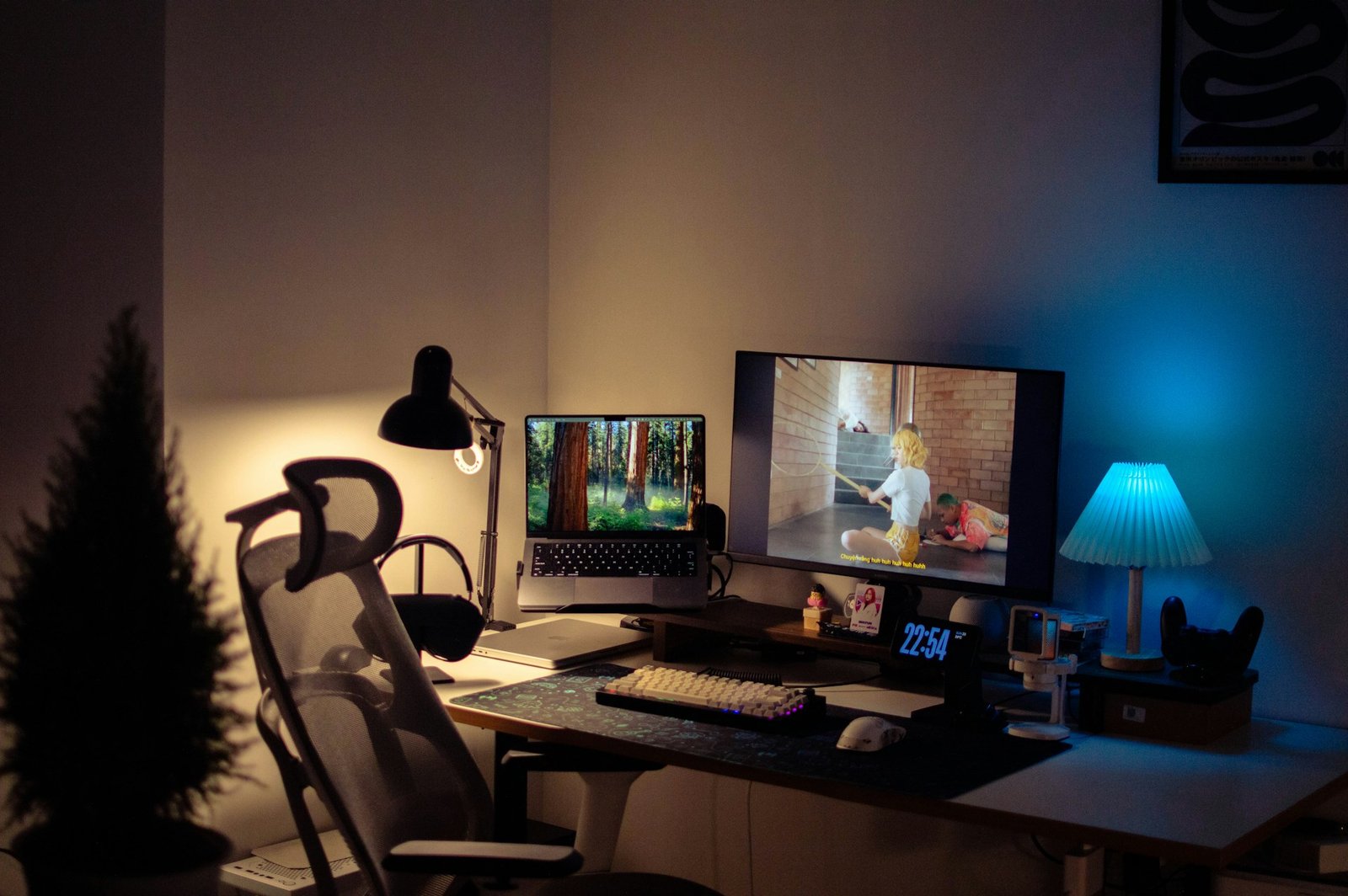 aesthetic desk setup ideas workspace lighting